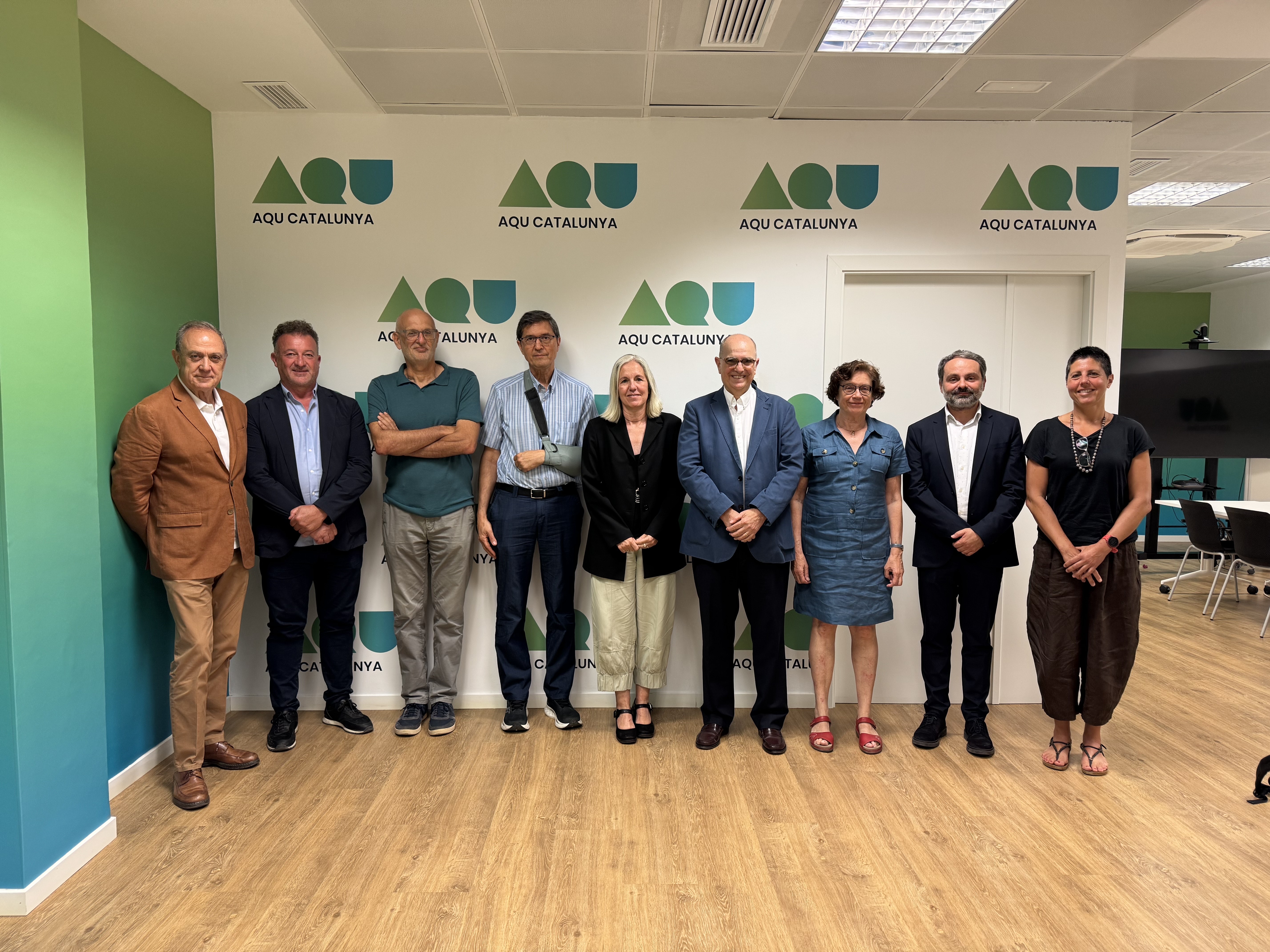 Els membres de la Comissió d'Apel·lacions d'AQU Catalunya amb el president i el director de l'Agència